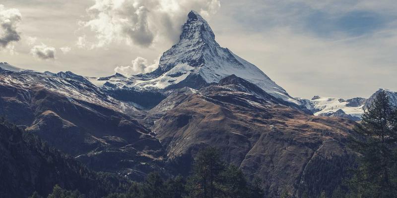从狩猎场到那达慕：蒙古族射箭的历史渊源与狩猎装备的生存智慧